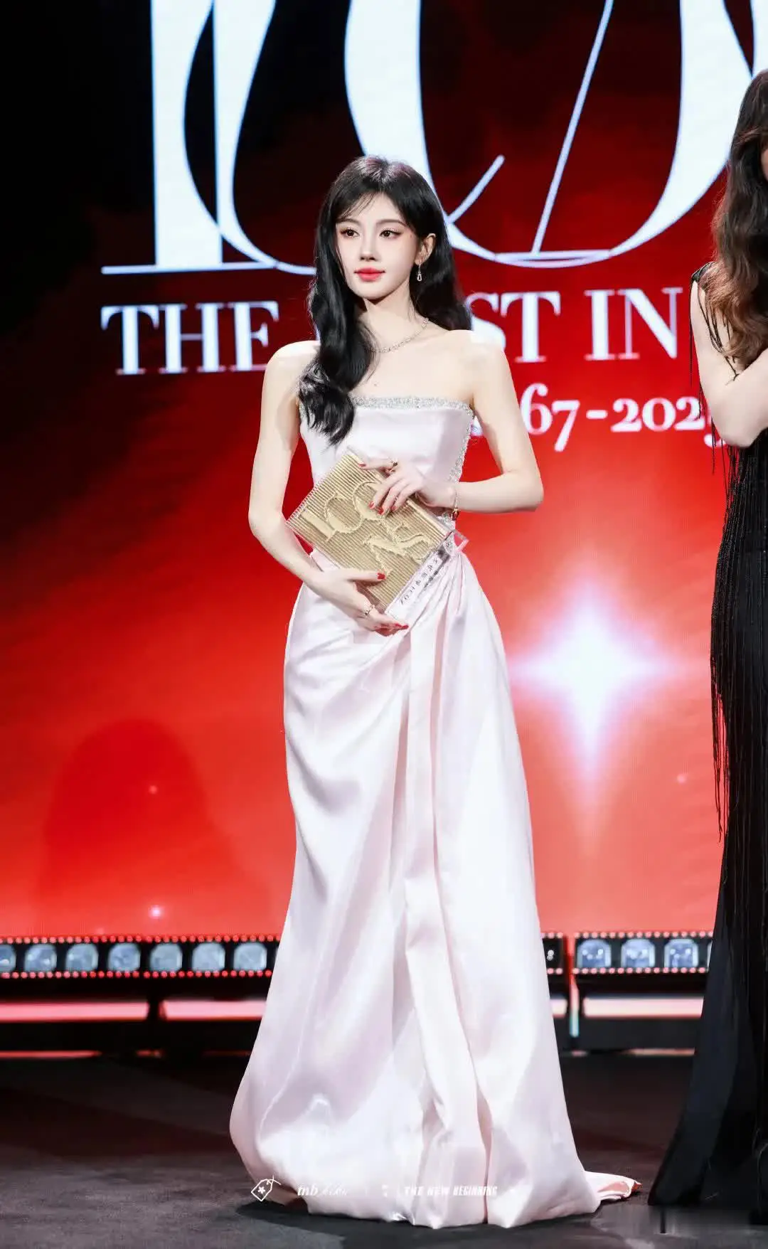 这居然是鞠婧祎，确定不是葫芦兄弟中的蛇精真人版！鞠婧祎这勇气真的不一般，脸部已经