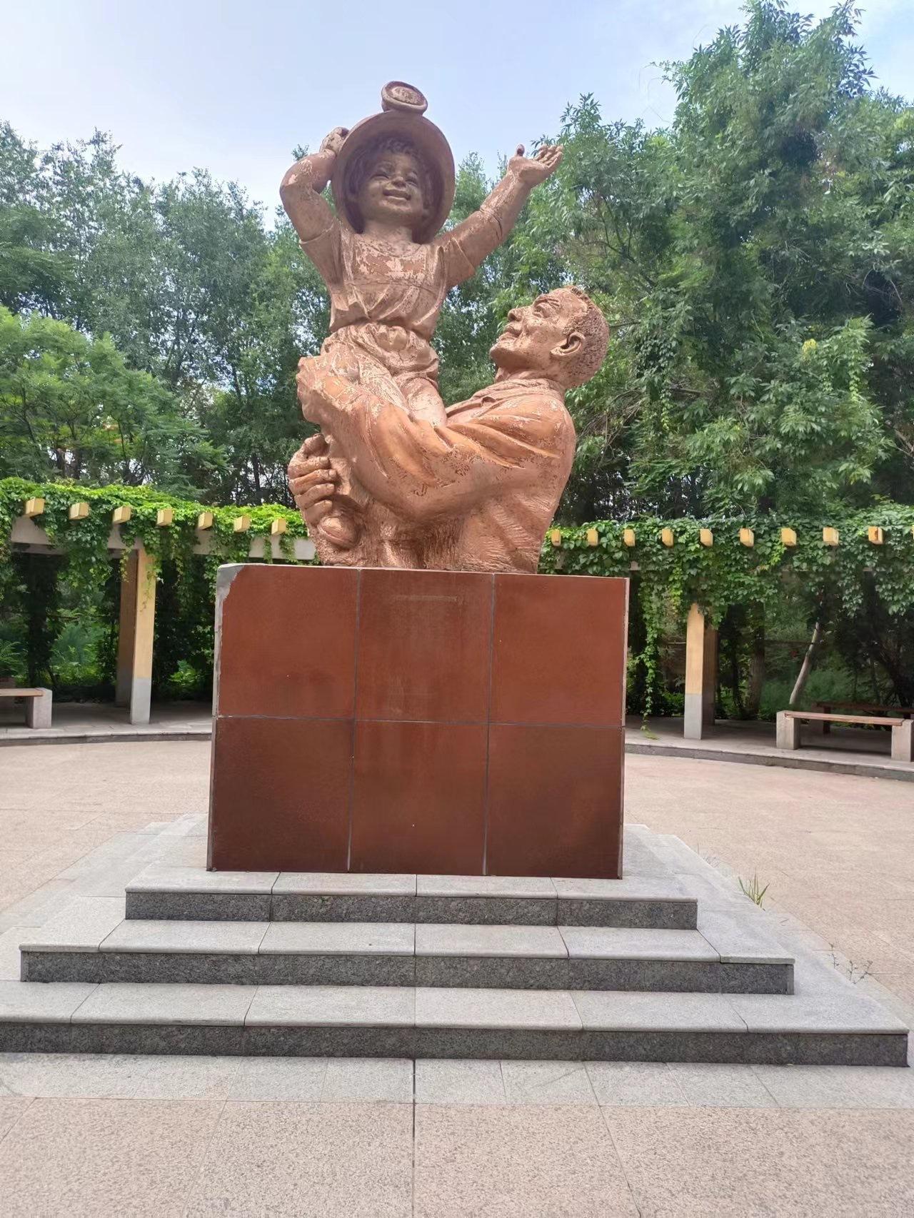陕西老乡：让我们一起保护贾平凹好吗？贾平凹是陕西文坛一面旗帜，他在当代文学创