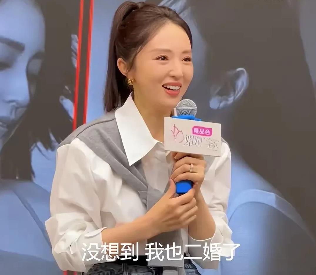董璇官宣二婚再婚对象为话剧演员张维伊二人年龄相差9岁董璇1979年出生张