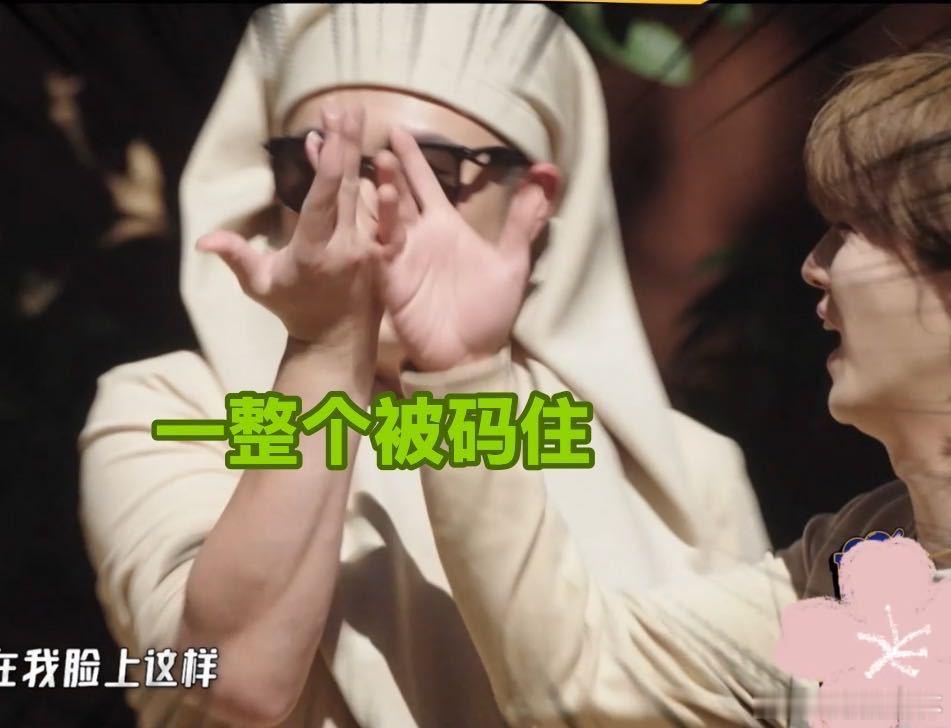 陈赫控诉鹿晗挡镜头邓超陈赫好不容易站好位，鹿晗举手示意，正好挡住陈赫。陈赫崩溃