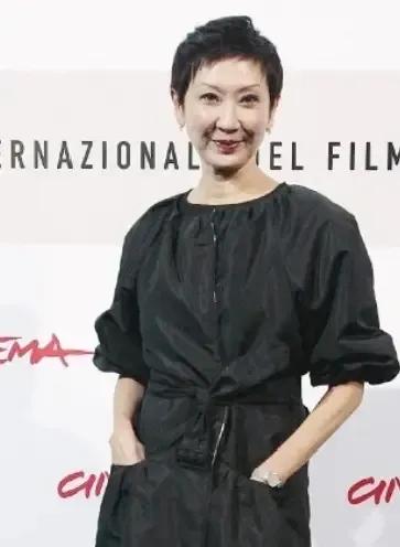 果然姜还是老的辣！我问我妈，施南生icon一辈子赚够家底，早就不愁吃喝，怎么七