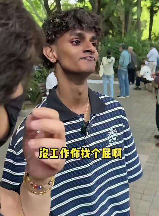 谁给的自信？印度男生没有身高、没有颜值，还没有工作，属于三无产品。手机里余额只有