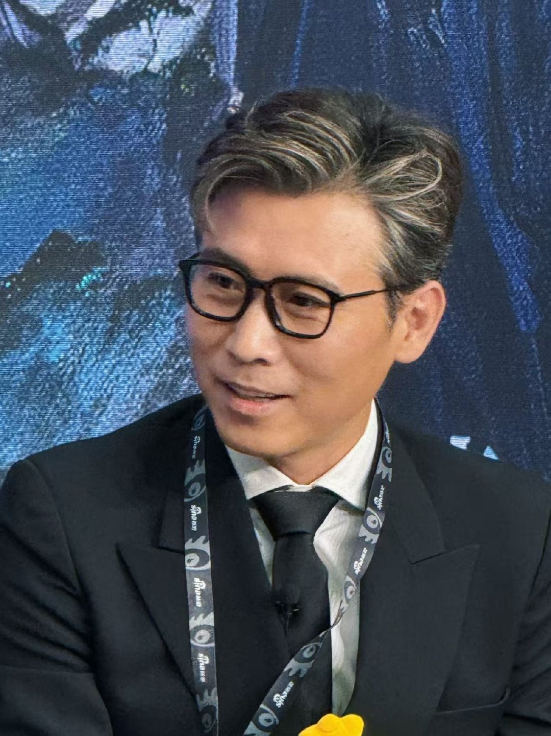 李乃文昨天下楼今天扫楼点击就看李乃文凭一己之力笑翻直播间！此人已经神到昨天下楼