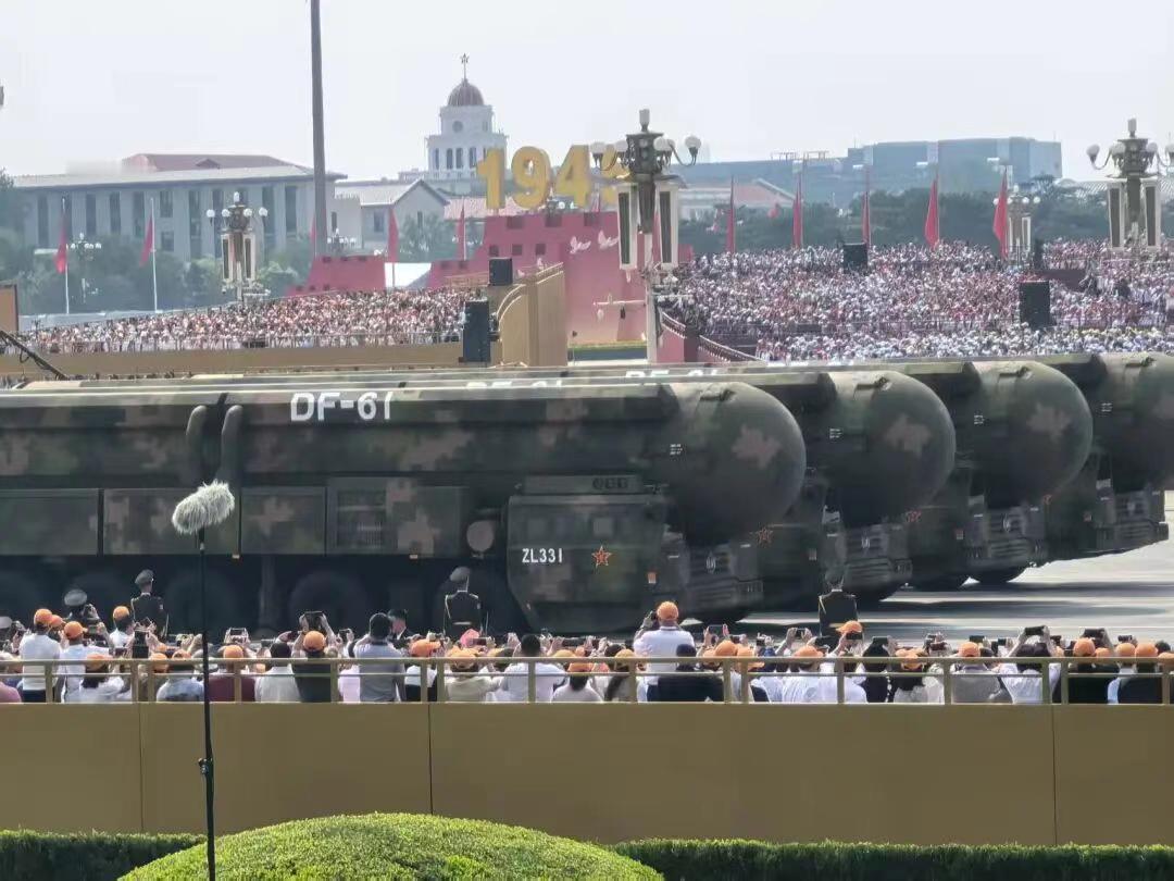 东风61，到底是什么神兵利器？一、东风-61是一款全新研发的洲际弹道导弹系统