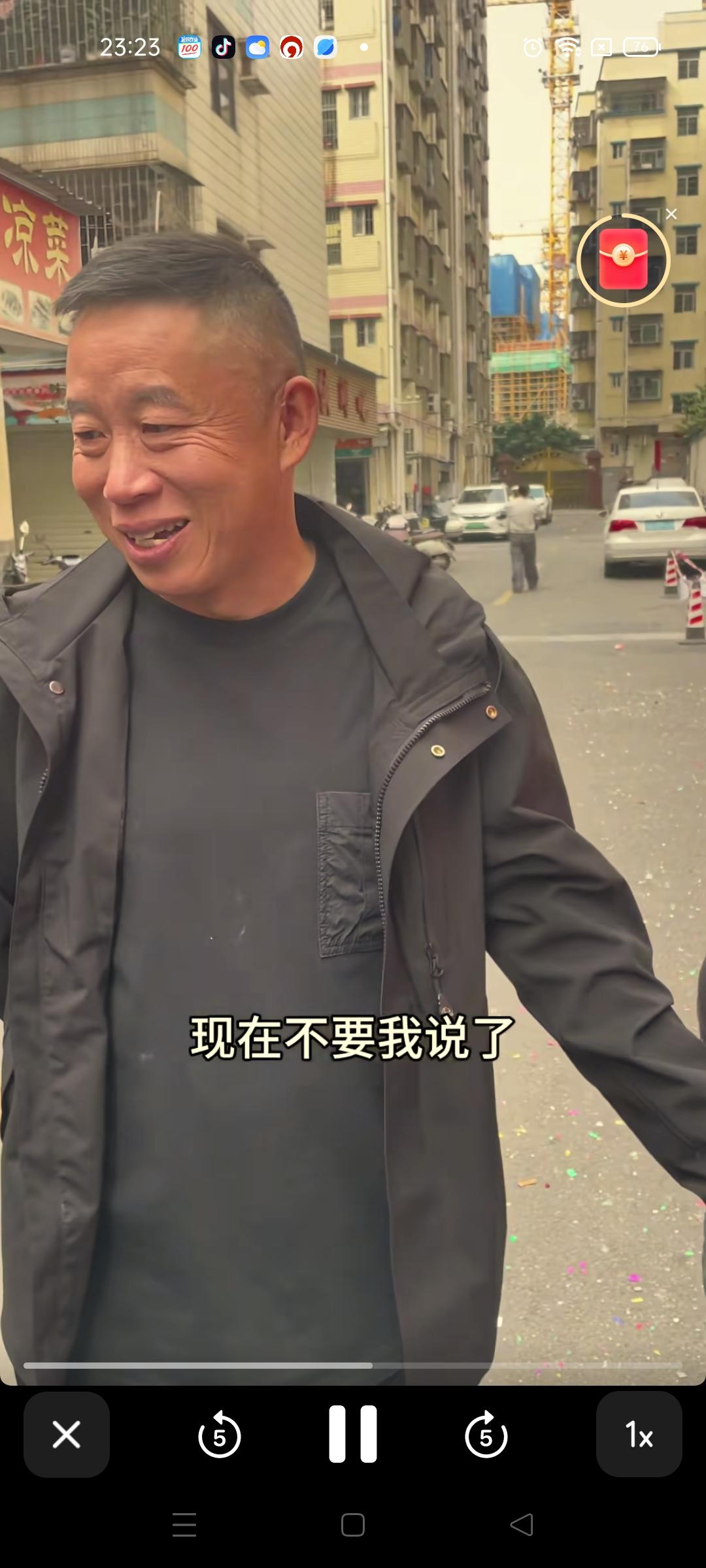 叶锐聪的妈妈今天来到孙海洋的店里参加他的开业典礼，一同前来的还有郑楚泽的爸爸，