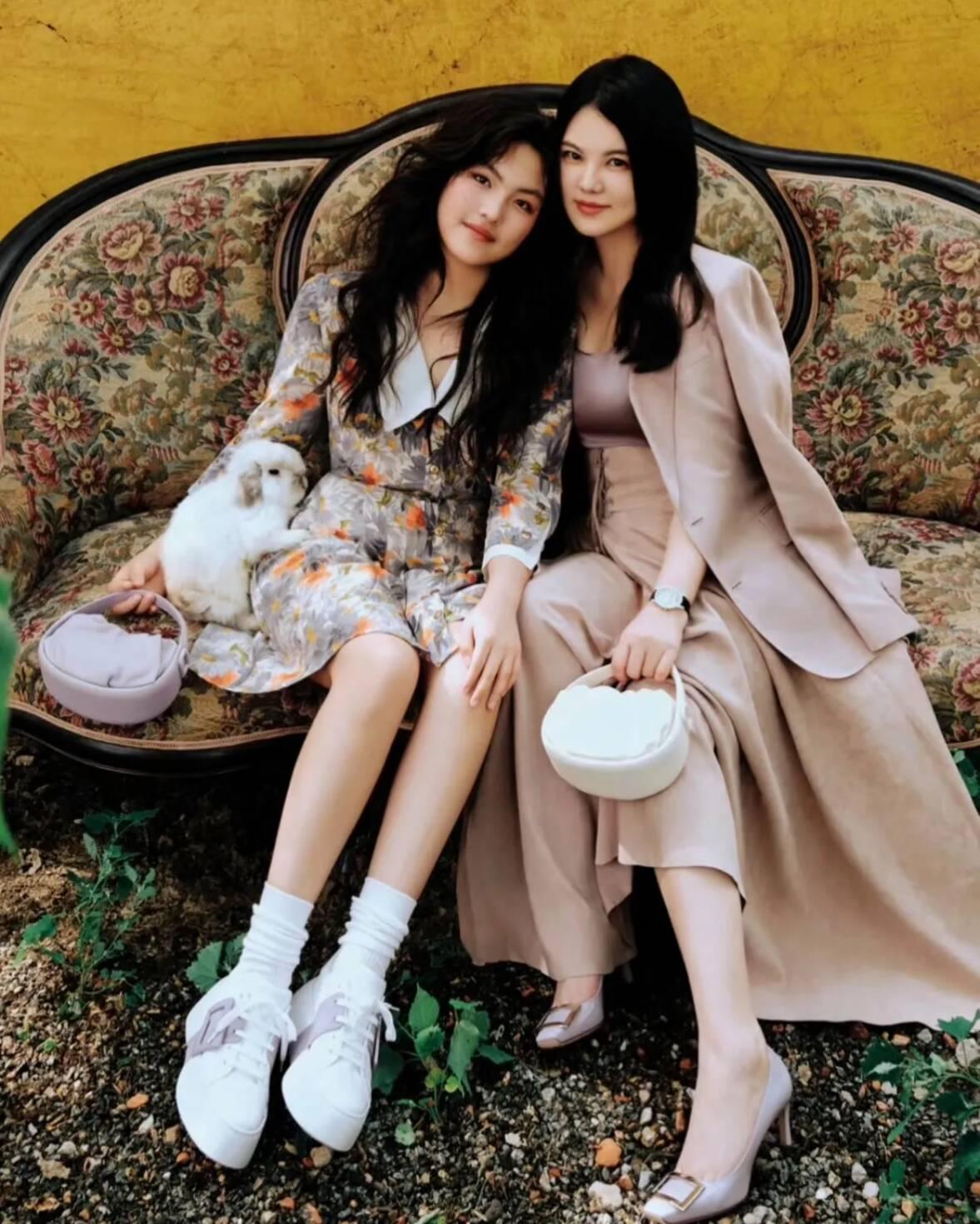 李湘账户被禁止关注这事我特意去查了下她的账户被禁原来早有预兆，早在去年7月份