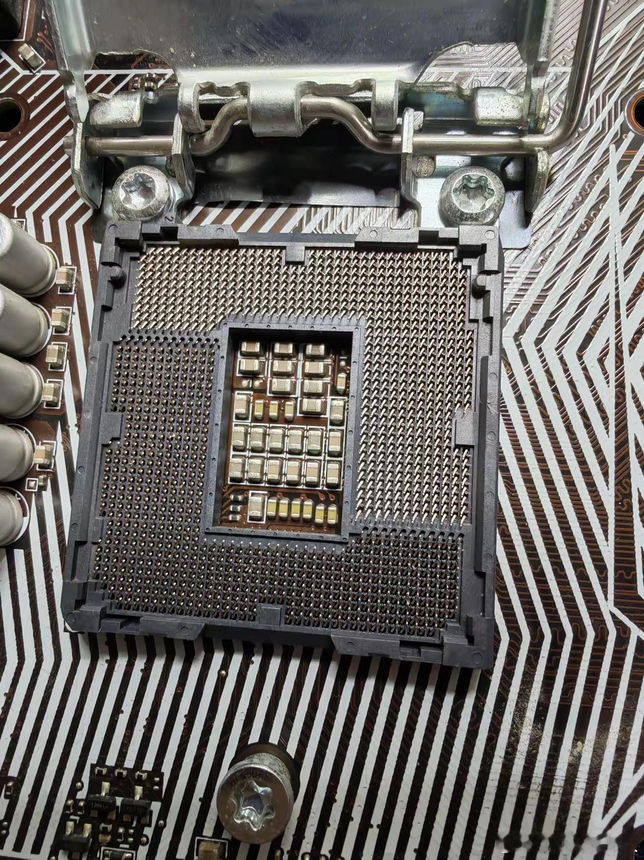 今天干了一件遗憾的事。更换台式机CPU，原来的是G4560，换成i37100，