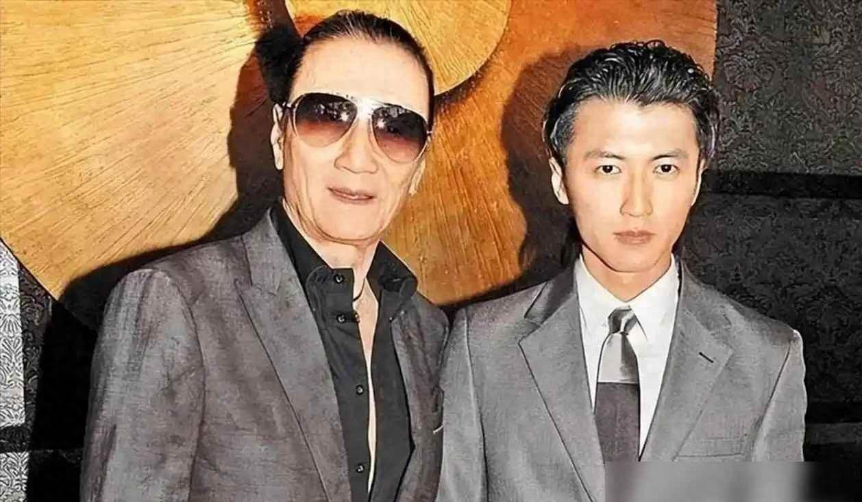 王杰被毒哑真相大揭秘！谢贤父子背锅多年，王晶一句话扯下娱乐圈遮羞布2025年娱