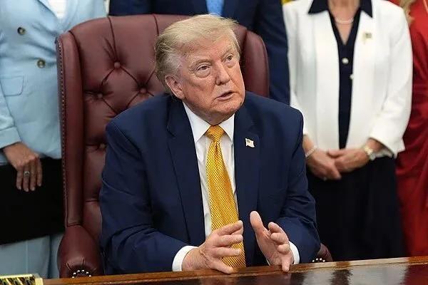 最后警告！ 当地时间2026年8月3日下午，美国总统特朗普当着全世界记者的面