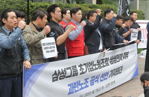 三星和SK赚翻了，但是他们赚钱以后，韩国人马上就干了两件事，一个是工会要求涨