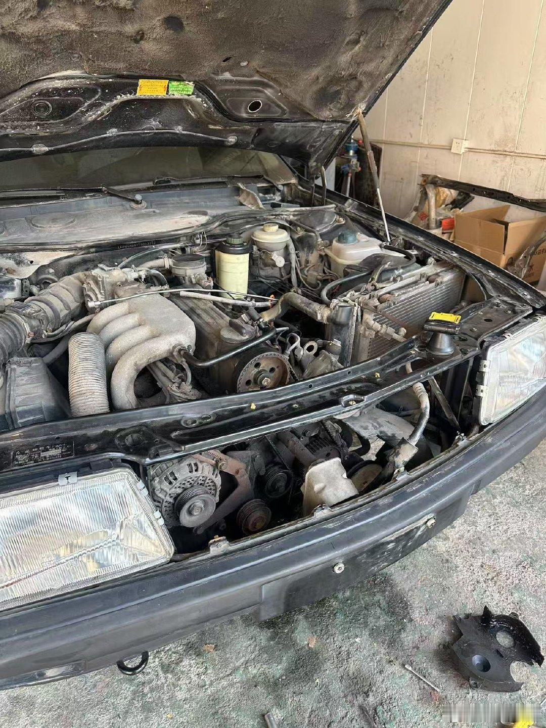 托朋友的福，明仕正在远方进行一些基础整备，过程还挺有意思。虽然十几年前这车还挺多