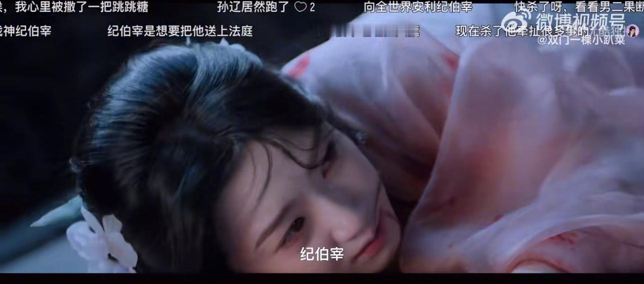入青云热度总觉得卢昱晓演出了披头散发千军万马的狼狈，好像被男主的表情和摄像师镜头