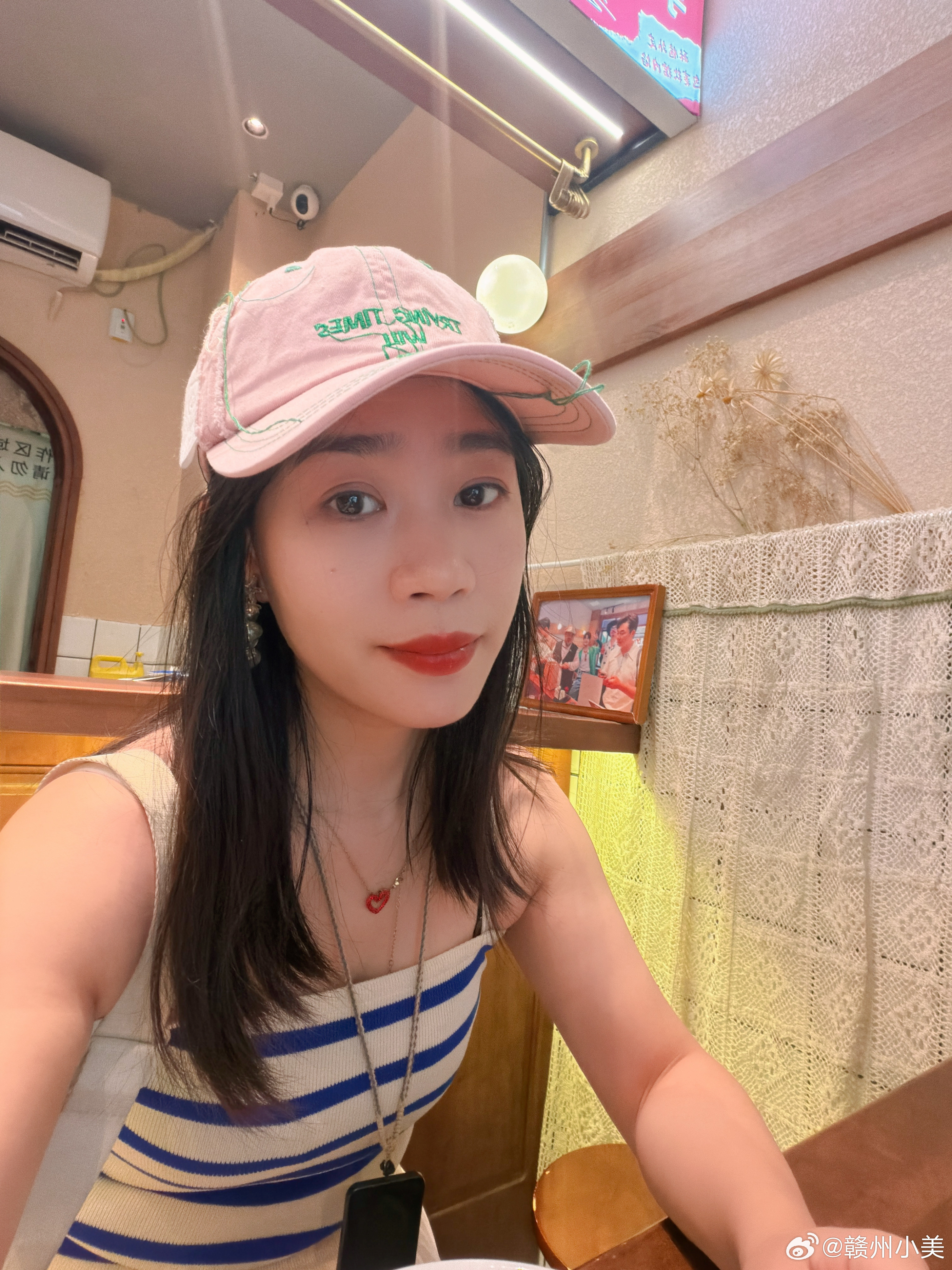 有人说我是大众审美里的美女我说不算但是，好看是我最不起眼的优点