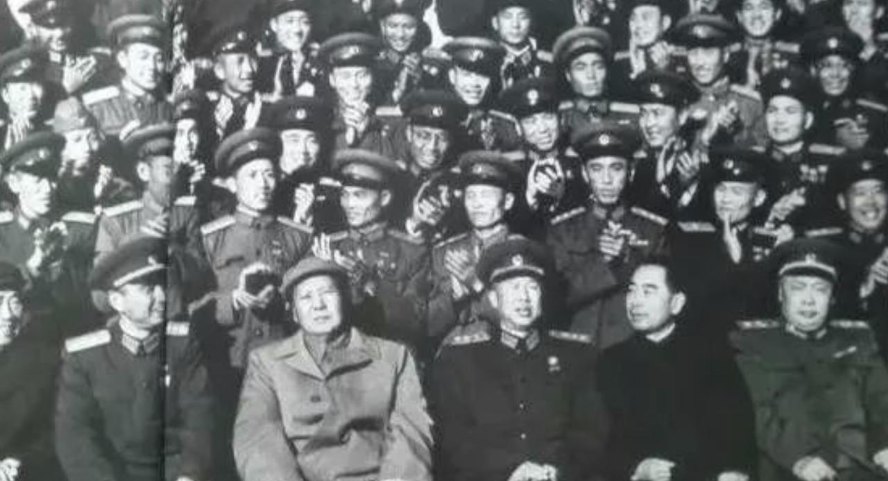 毛主席用人用其所长，天下无敌。让朱老总端坐中枢，执掌三军，让彭德怀林彪去打朝鲜