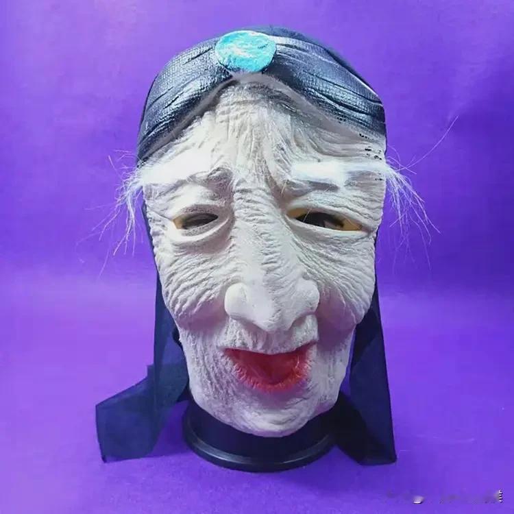 一个早婚的朋友跟我聊天，她说：如果世上有后悔药可吃，哪怕这坨后悔药是泡狗屎，她也