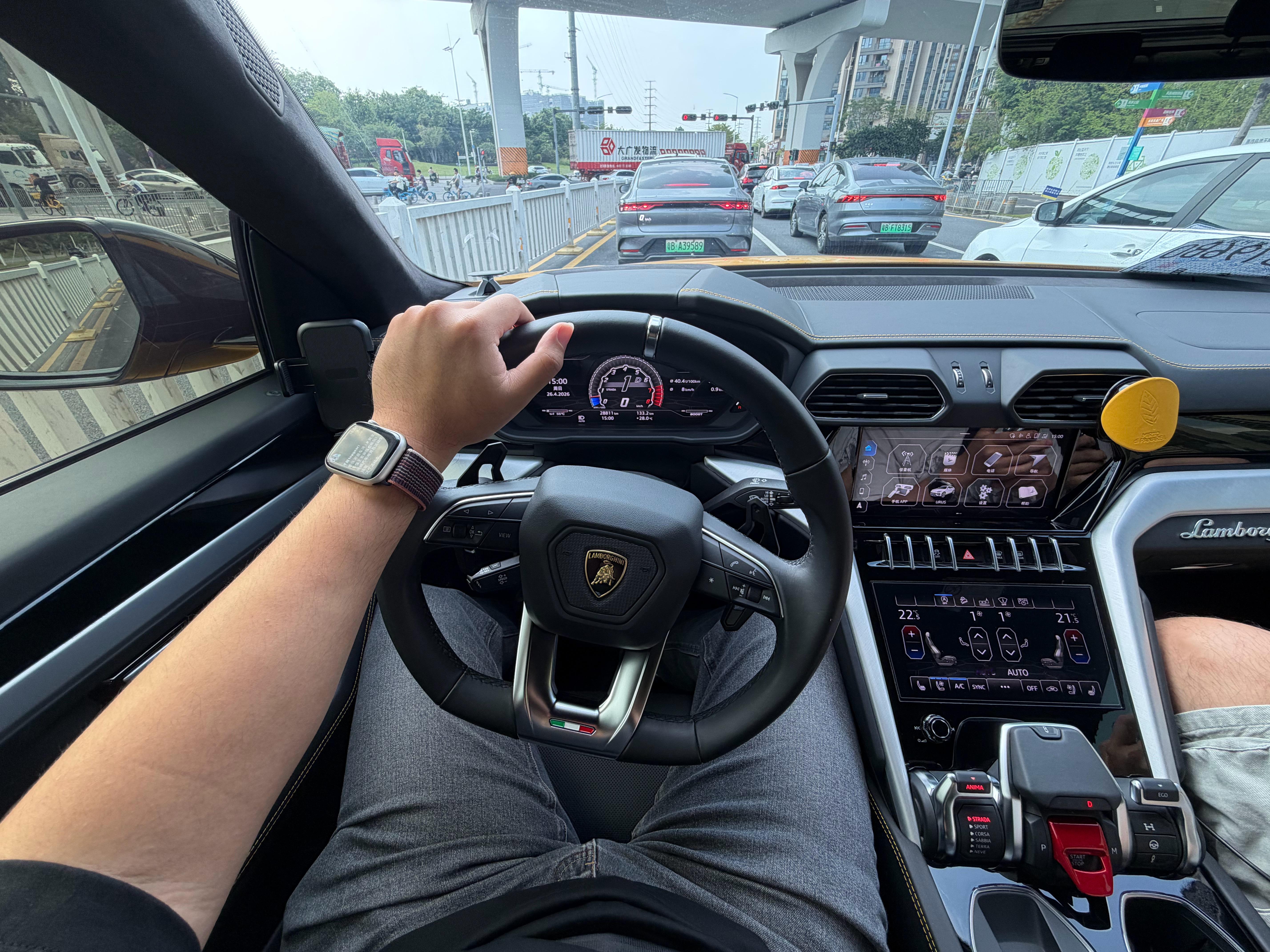 当你的好兄弟买了牛，还给你开其实很能理解为什么当时这车这么好卖，一度让我觉得e