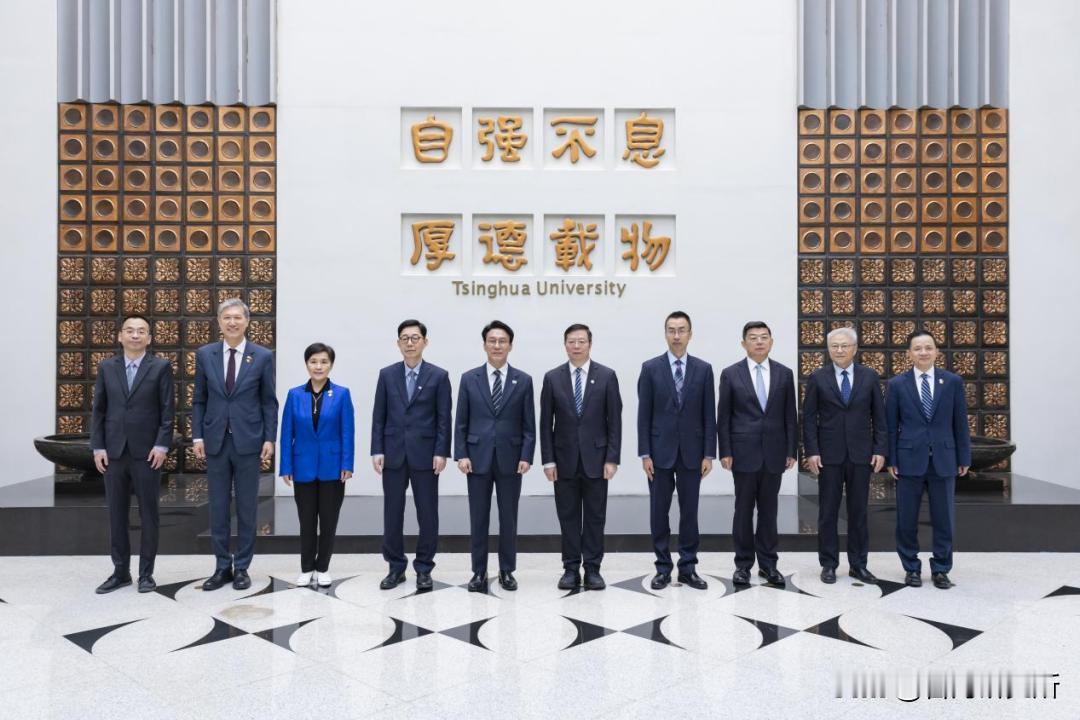 韩国执政党党首金民锡据说曾经在清华大学留学而且今年曾返校表达感谢之情