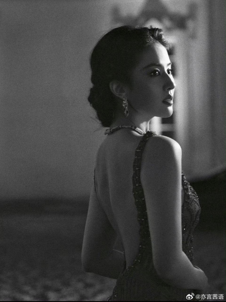 刘亦菲安妮海瑟薇神图一个明艳大方一个温婉沉静，他们两个同框对我眼睛真的很友好啊啊