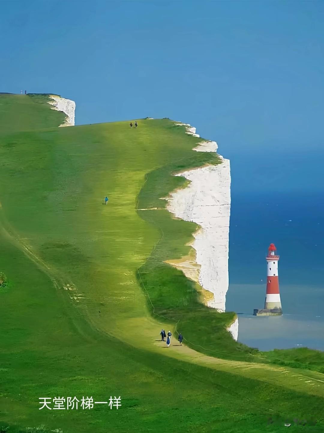 英国白崖。其实就是法国对面，英国海岸的一段特别白的山体。因为大英岛的全境，都是黄