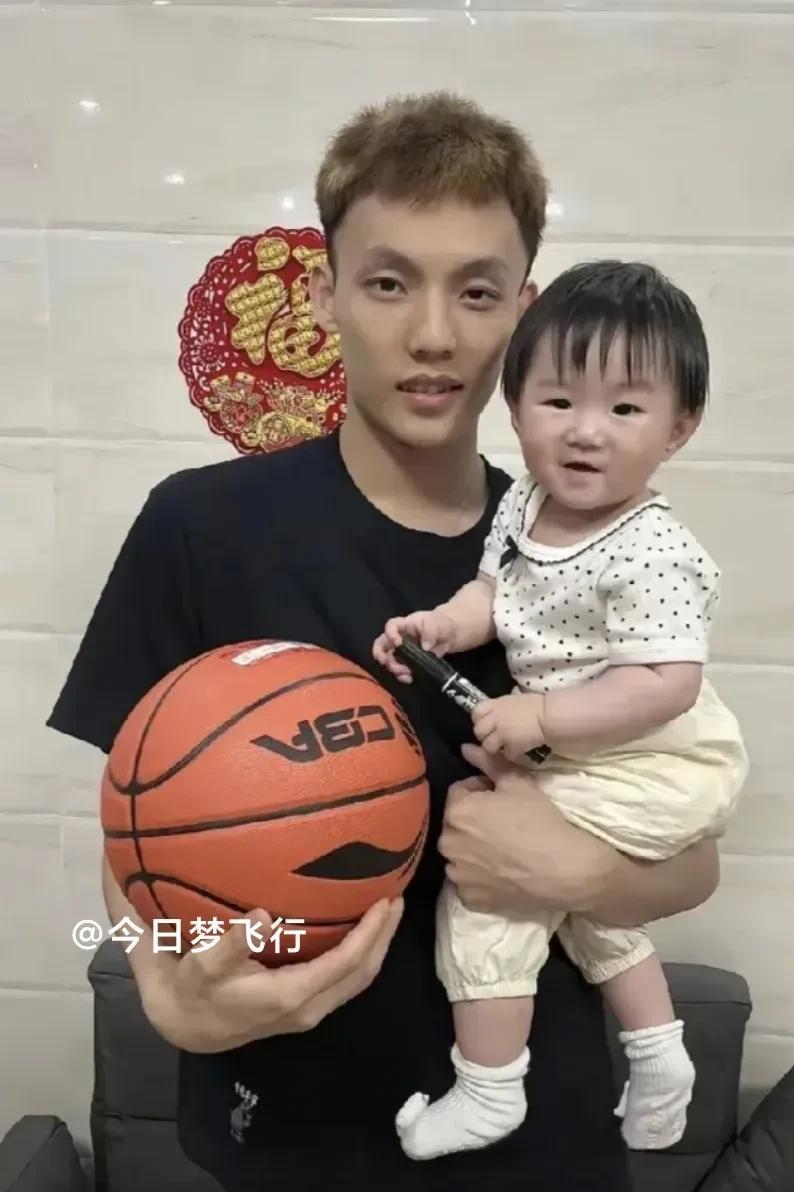 徐杰这几天不在家！杰师傅放假在家的日常就是带娃，不是带小侄女，就是陪小外甥玩。