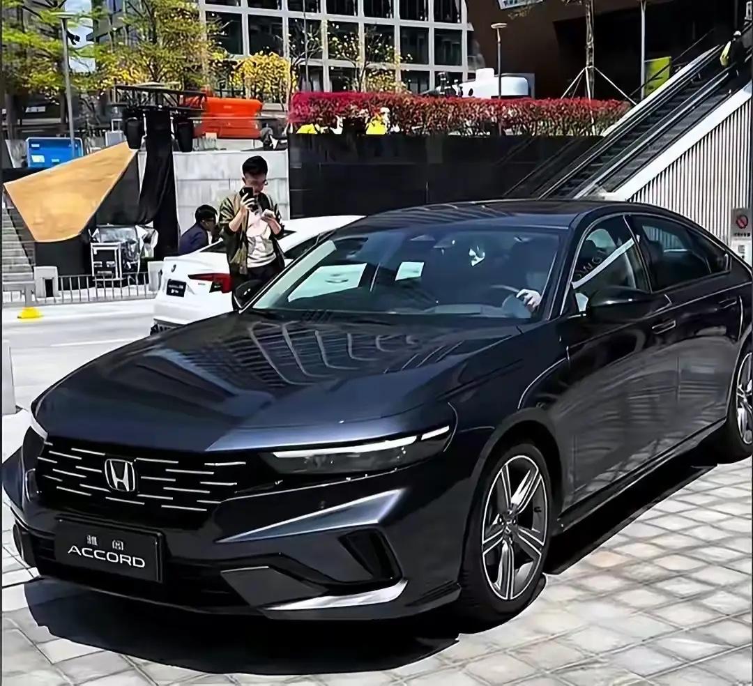 想不到吧，这就是现实啊！2022年雅阁在中国卖了22.08万辆2023年雅