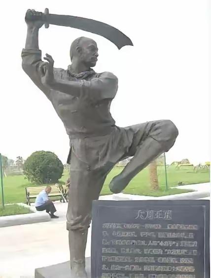 清朝末年，大刀王五刺杀慈禧太后失败，被大内侍卫打了一掌，身受内伤，急需人参治病，