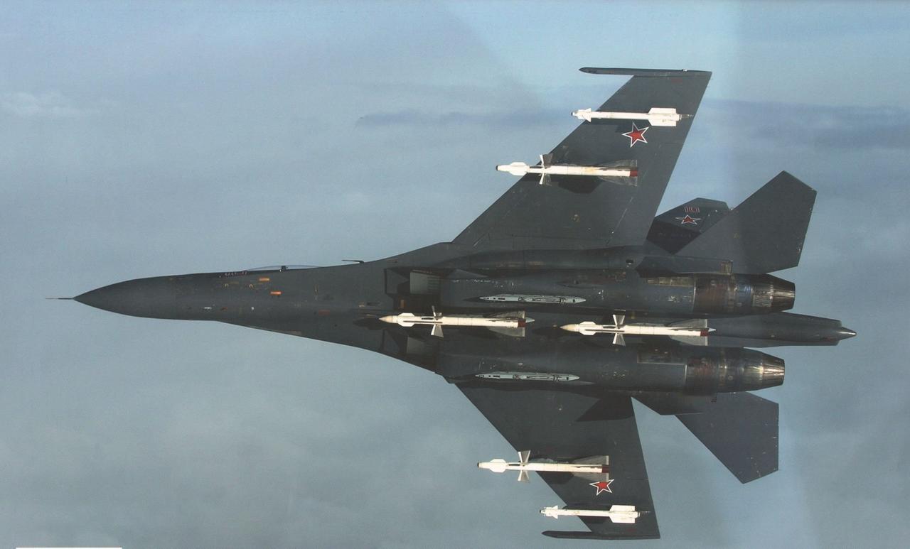 “黑色高级Su-27”
