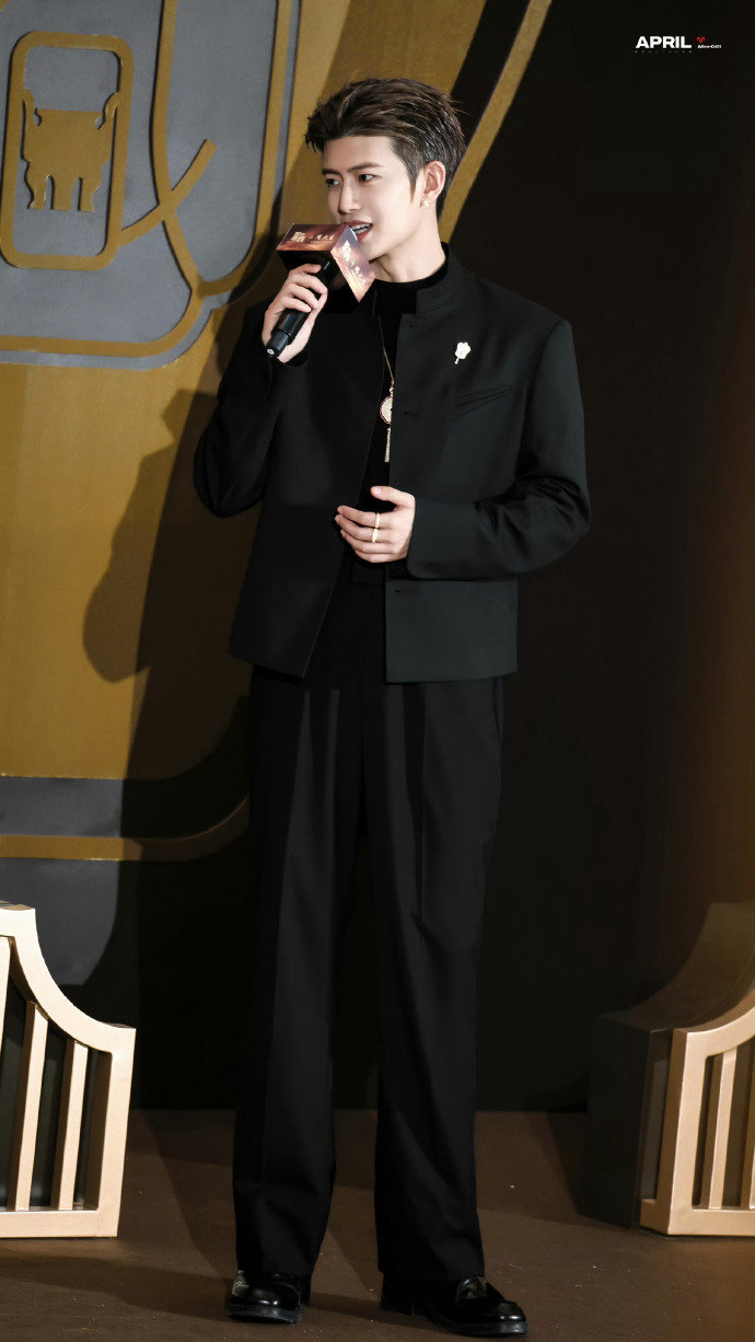 任嘉伦黑金look任嘉伦黑金贵公子任嘉伦黑金look，任嘉伦黑金贵公子，谁懂这