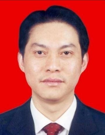 记录者今天咱聊一个堪称“官场爽文”主角的奇人——江西于都县原县委书记胡