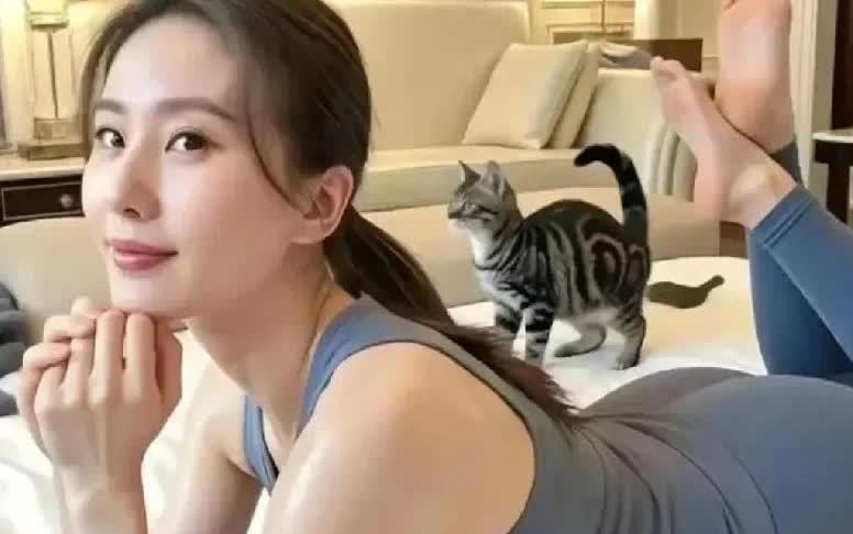 刘诗诗~健身图集诗诗原来健身、瑜伽两不误。怪不得这身材比例这么好，除了天赋都是努