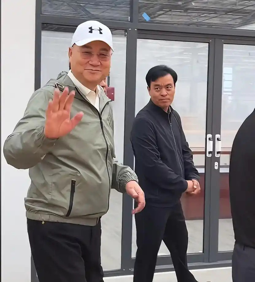 73岁“唐僧”扮演者迟重瑞，在河北参观园区被偶遇。继子富华集团董事长赵勇——陈丽