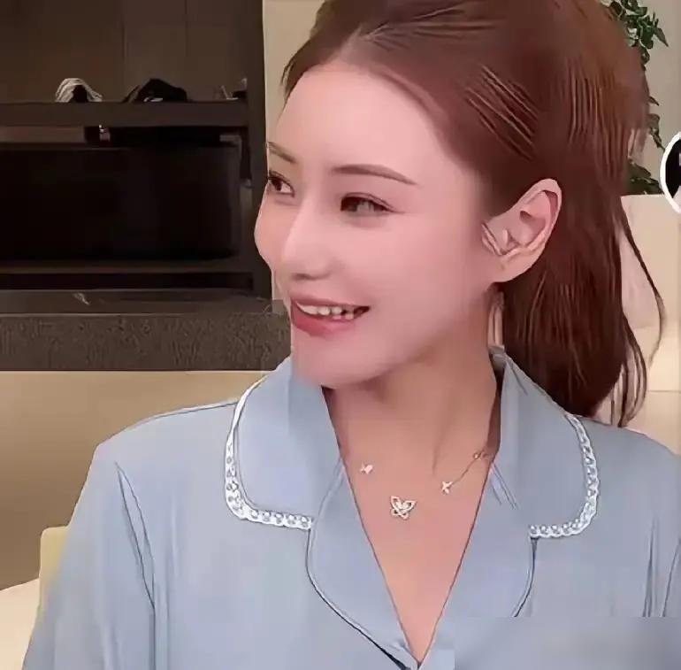 就因为一句“大的”，马小梅差点被口水淹死，都说她拿错了后妈剧本。你以为她会慌