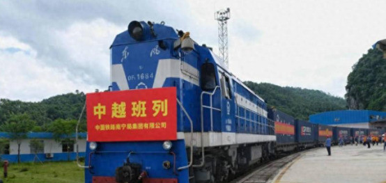 越南对中国出手了越南突然变脸，背后真相让人震惊！是什么让