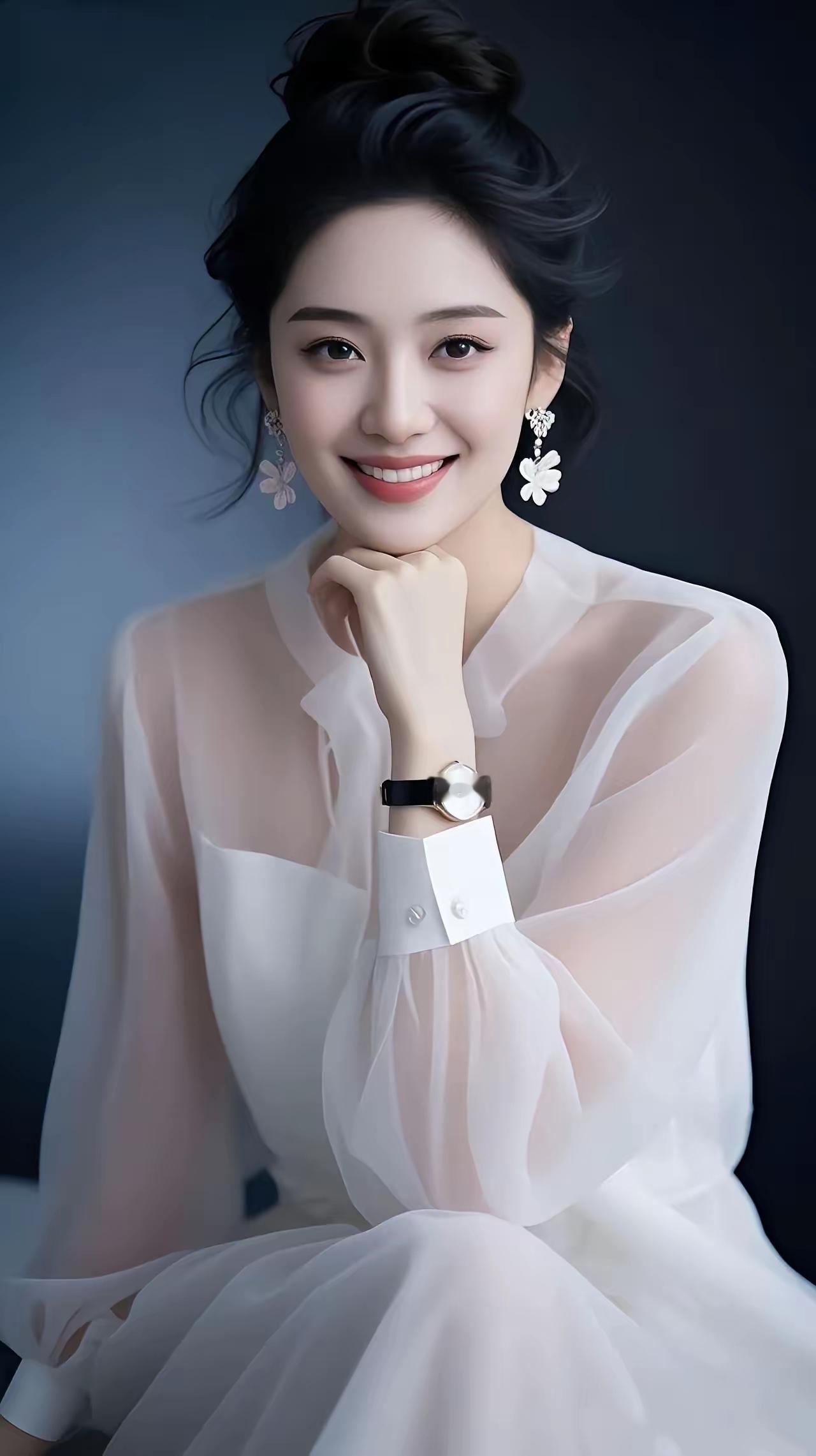 温柔优雅的白色连衣裙，搭配精致耳环，散发着优雅气质。