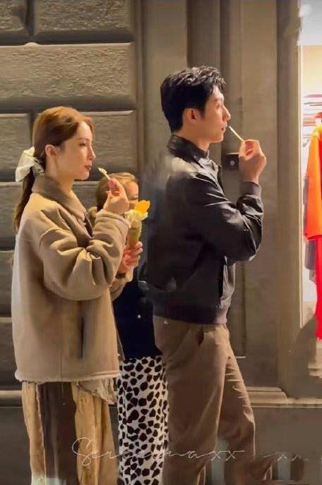 金晨黄景瑜：综艺互动引爆甜蜜风暴在热门综艺《现在就出发》中，金晨与黄景瑜的互