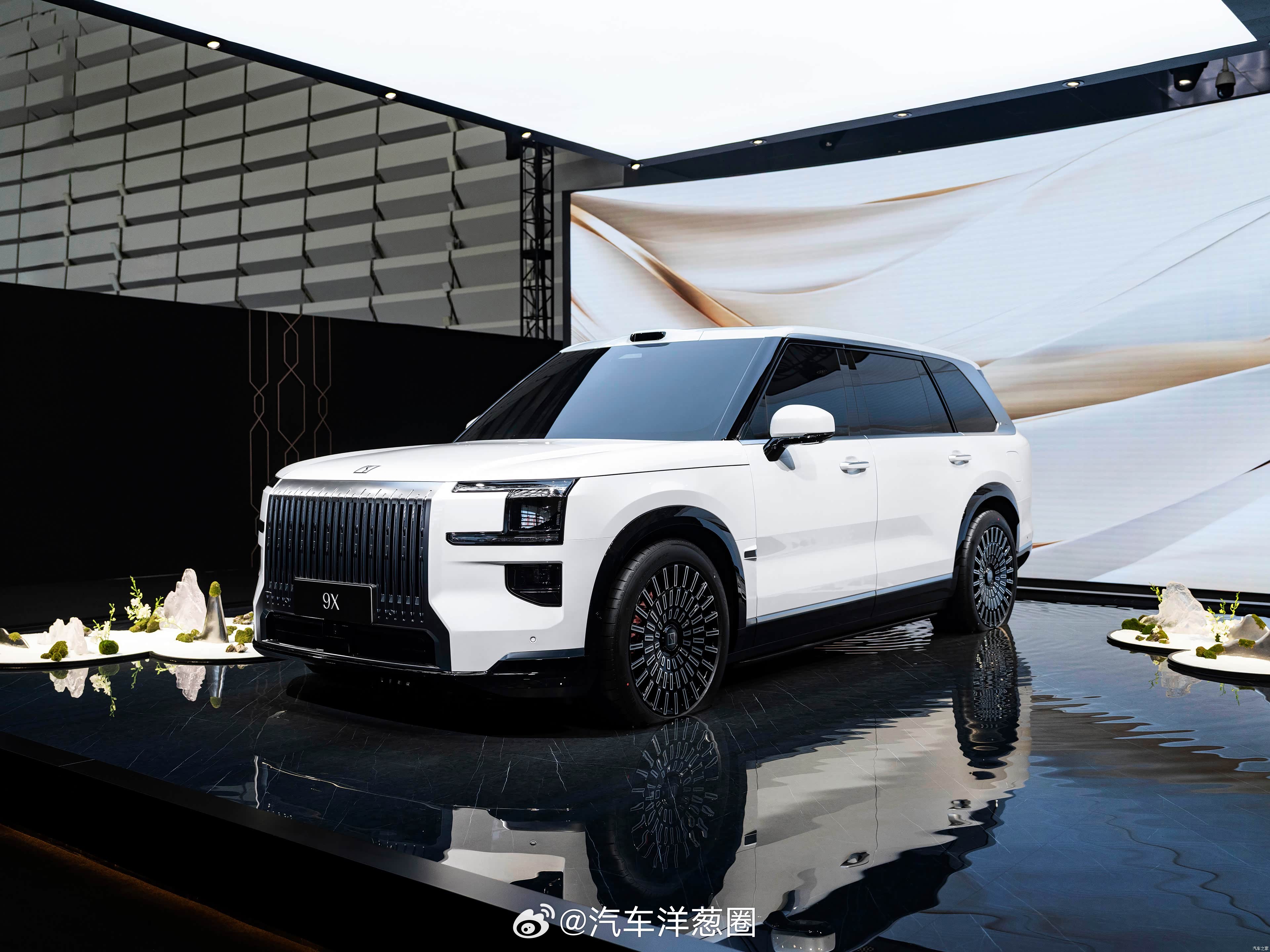 极氪9X上市45.59万起售，标配激光雷达+双零重力座椅指导价46.59万-59