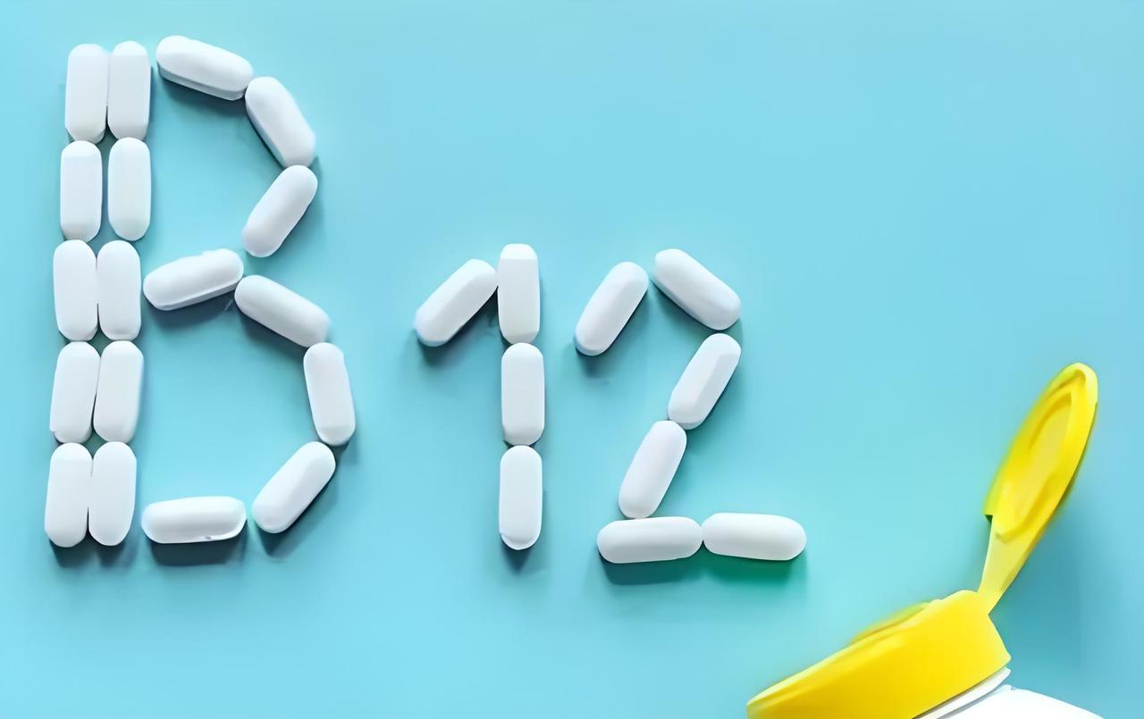 几块钱一瓶的维生素B12，对老年人有3大功效！很多人还不知道 逛超市时，你是