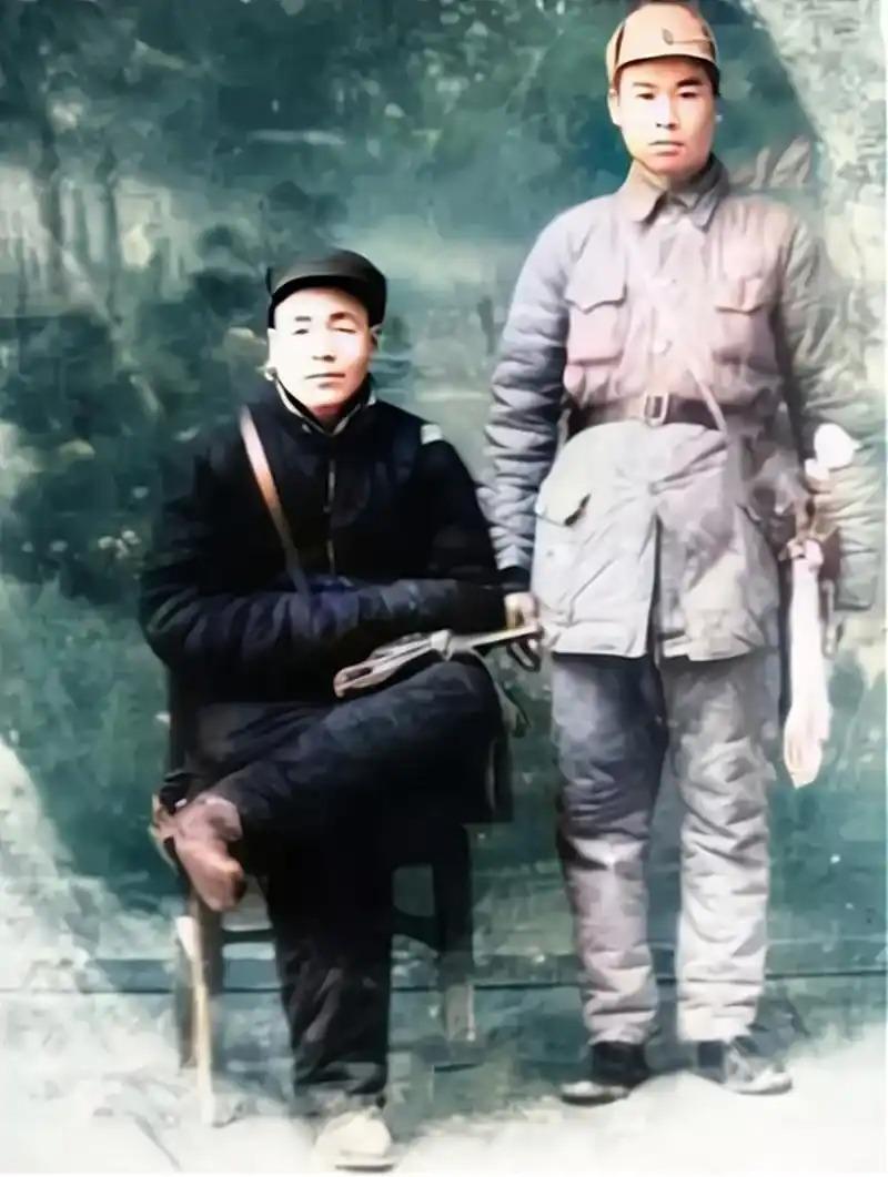 1942年8月，鲁中军区战斗英雄柏广恩孤身一人去策反伪军队长周挺。坐下来没谈多久