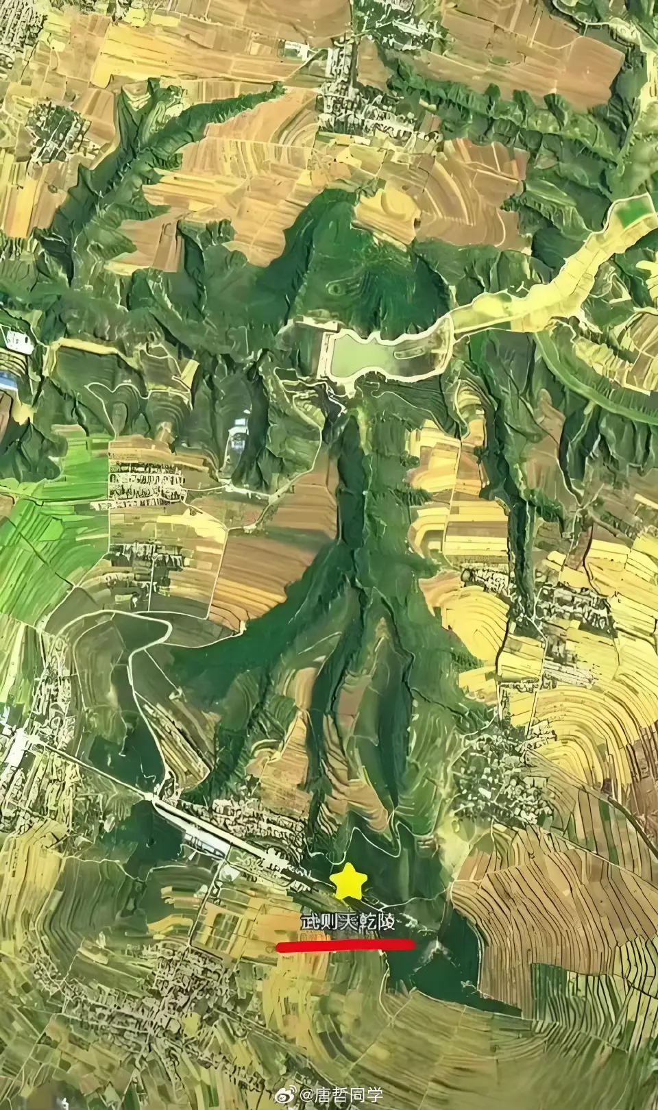 卫星视角下的“武则天乾陵”，这地形太形象了，就像展翅欲飞的凤凰。古人在没卫星的情