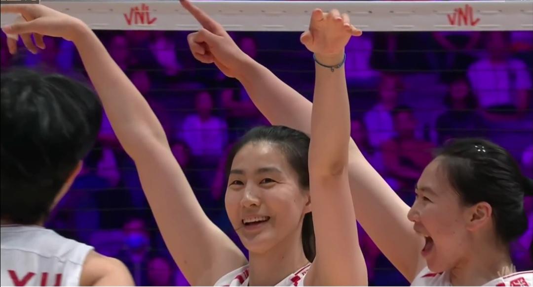 中国女排香港站第二比赛日【14人大名再调整】二传小将解盛钰、接应杨舒茗入列！