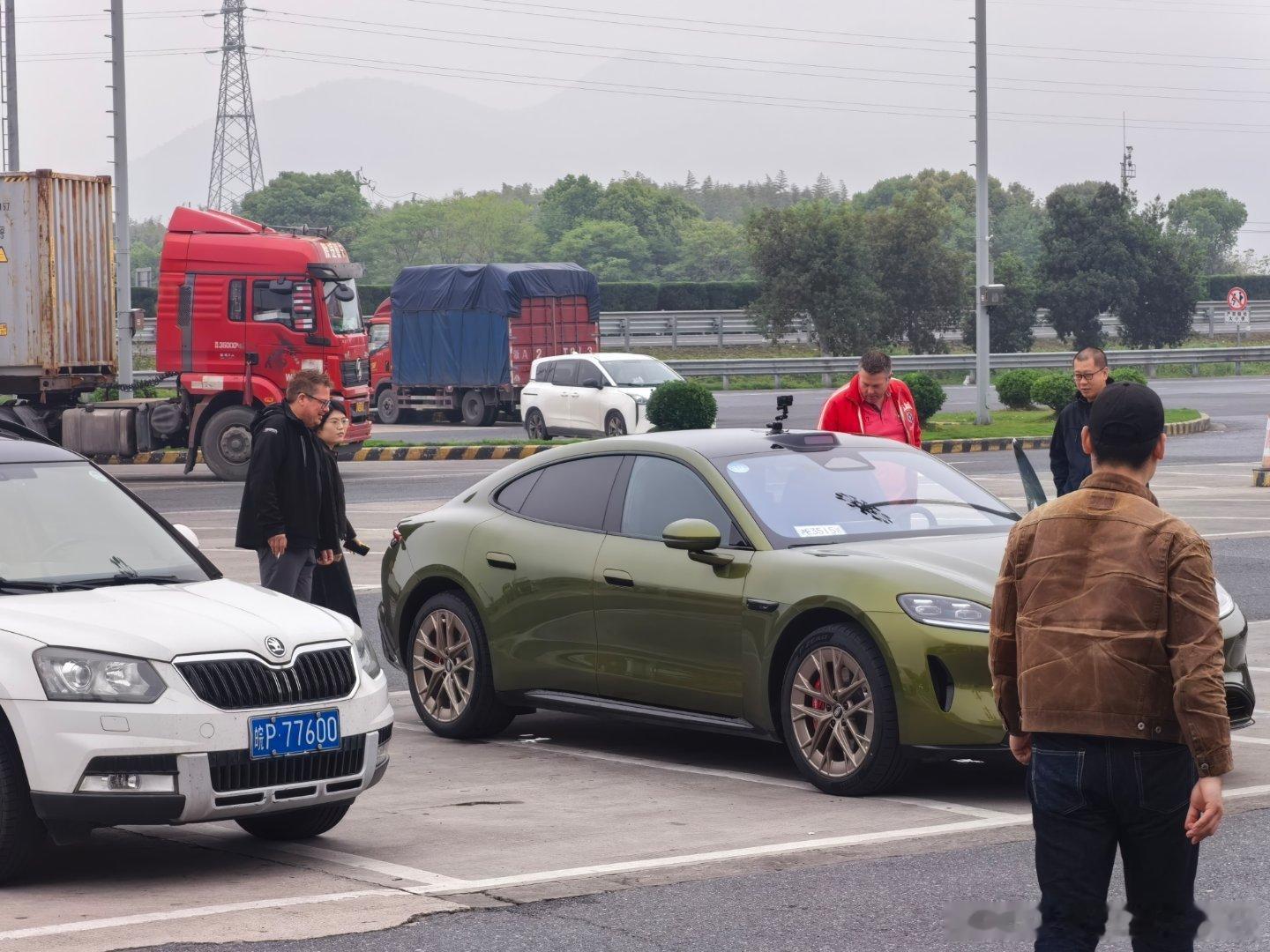 停车休息，被外国友人围观了尚界z7尚界z7t