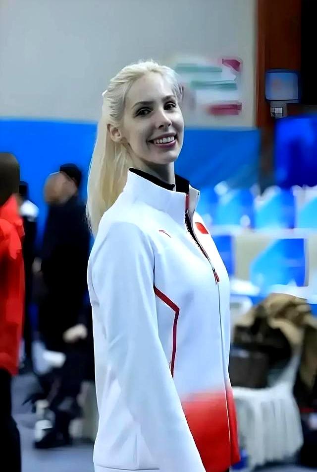 不给参赛就让中国赢！”三年前，因为俄乌冲突，俄罗斯体操女王被禁赛，她果断选择加入
