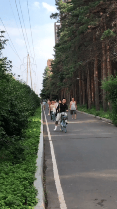 天津是一个包容性特别强的城市[捂眼睛]我的幽默灵感片场​​​