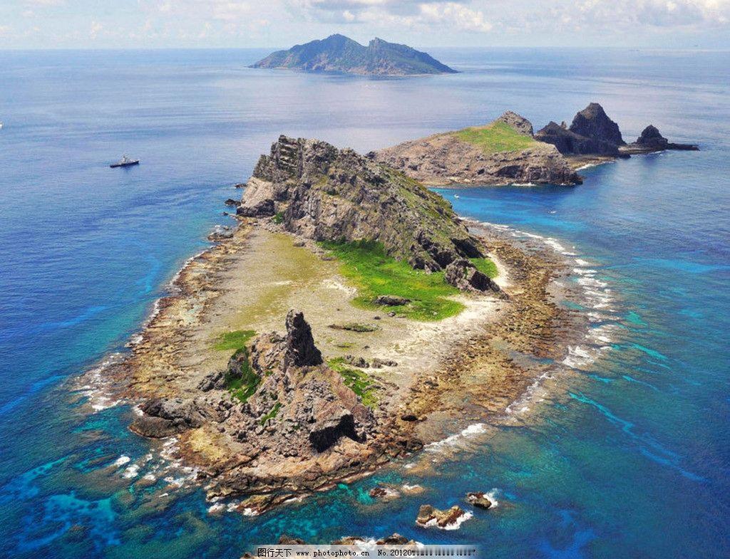 钓鱼岛上住着什么人？目前，钓鱼岛并无长期居住人口，有人可能会问，这么大一片海