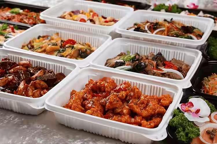 掌柜：你是吃饭呢，还是住宿啊？客人：来你这我肯定是为了吃饭啊。掌柜：我们这啥