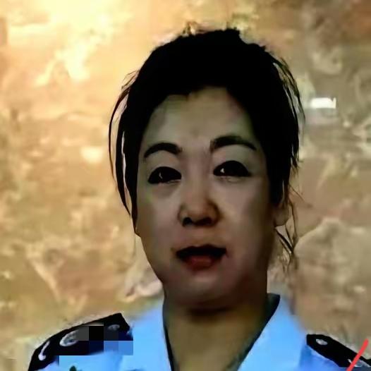 你敢信吗？孙颖莎刚拿完新加坡大满贯卫冕，揣着68万奖金稳坐世界第一的当天，她妈高