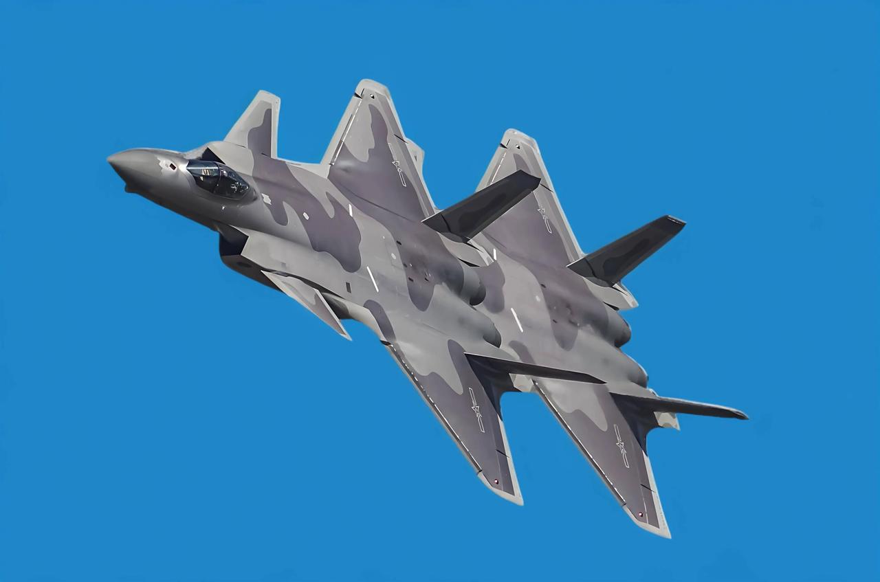 三款杀神同时亮剑，北约的防空网要碎了！苏-57负责隐身踹门，苏-35负责近身肉搏