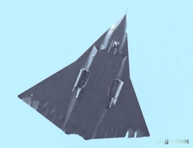 据央视旗下媒体披露，一架搭载记者的菲律宾比奇1900C轻型公务机，擅自闯入中国黄