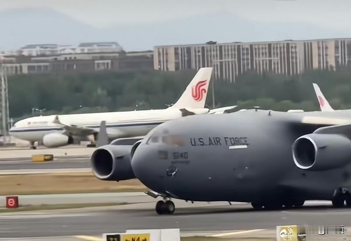 5月1-3日，4架美军C-17战略运输机已分批抵京。这种载重77吨的"环球霸王"