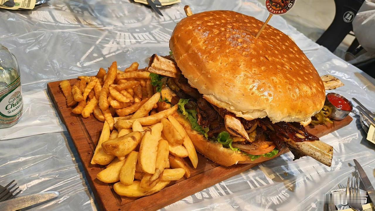 陈震:这你受得了吗？今天晚上陈震的生酮饮食加量又加价，时隔两天他又跑到岳子